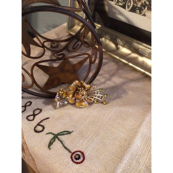 NWT Enameled Flower Brooch Pin Honey Beige & Carmel With Rhinestones BEAUTIFUL! - Picture 10 of 16